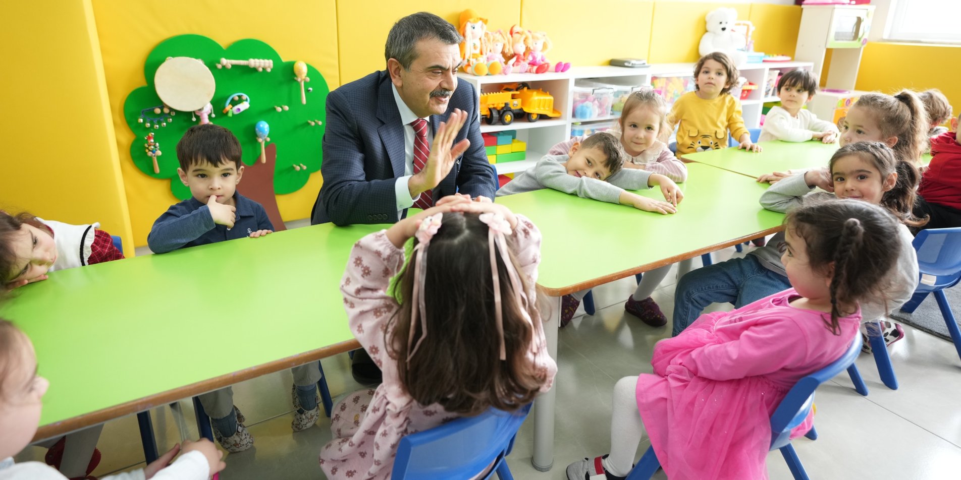 Bakan Tekin’den Öğrencilere ve Öğretmenlere Mesaj